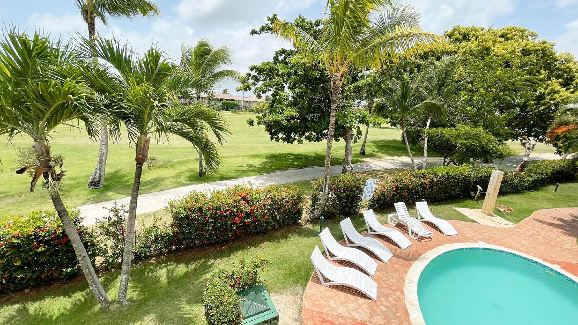 Cozy Golf Course View In Apartment *